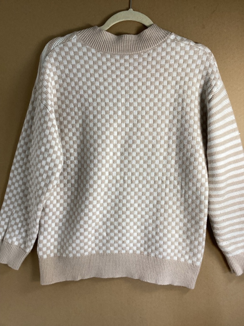 UNCLECAT Beige & Cream Tan V-Neck Striped & Check Pattern Knit Sweater sz M - Picture 5 of 11